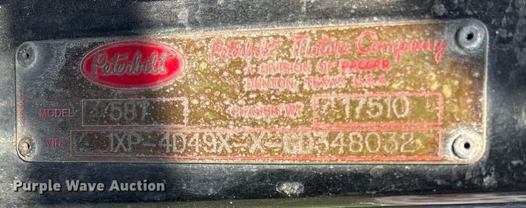 image for item EN5607 2016 Peterbilt 587 semi truck