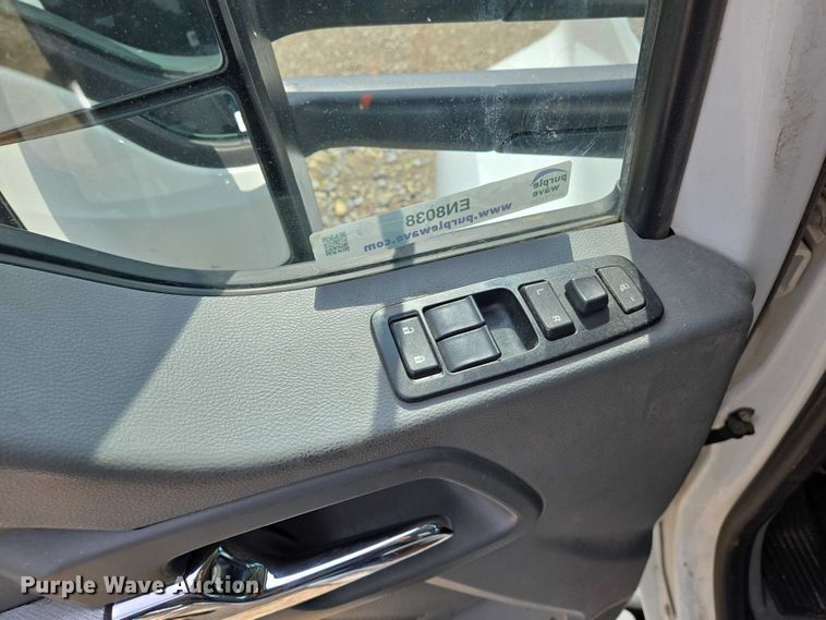 image for item EN8038 2017 Kenworth T680 semi truck