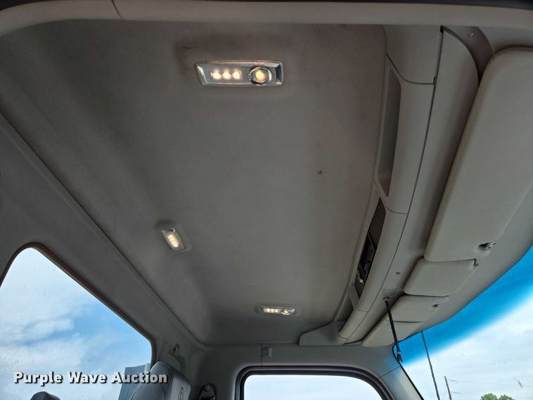 image for item EN8038 2017 Kenworth T680 semi truck