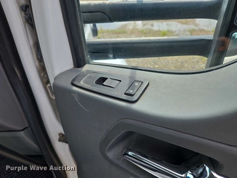 image for item EN8038 2017 Kenworth T680 semi truck