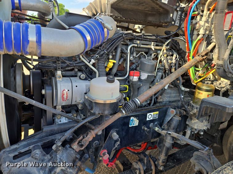 image for item EN8038 2017 Kenworth T680 semi truck