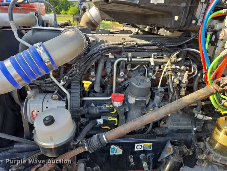 image for item EN8038 2017 Kenworth T680 semi truck