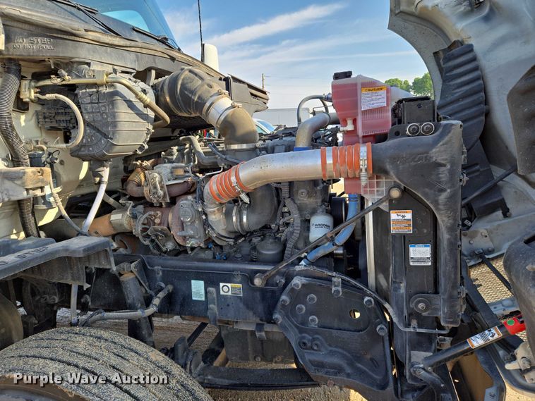 image for item EN8038 2017 Kenworth T680 semi truck