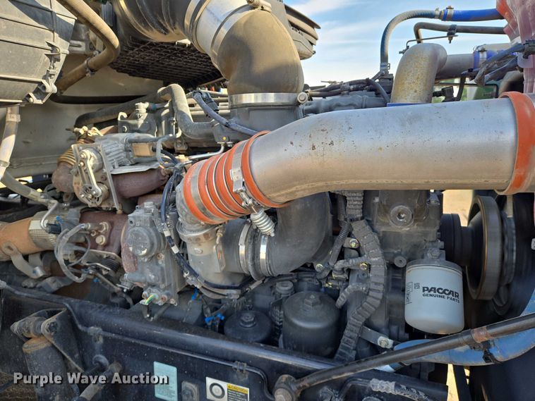 image for item EN8038 2017 Kenworth T680 semi truck