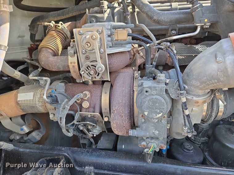 image for item EN8038 2017 Kenworth T680 semi truck