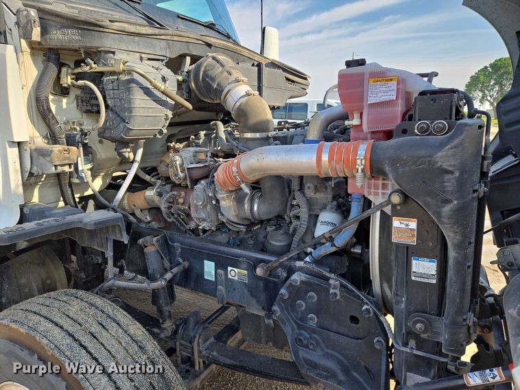 image for item EN8038 2017 Kenworth T680 semi truck