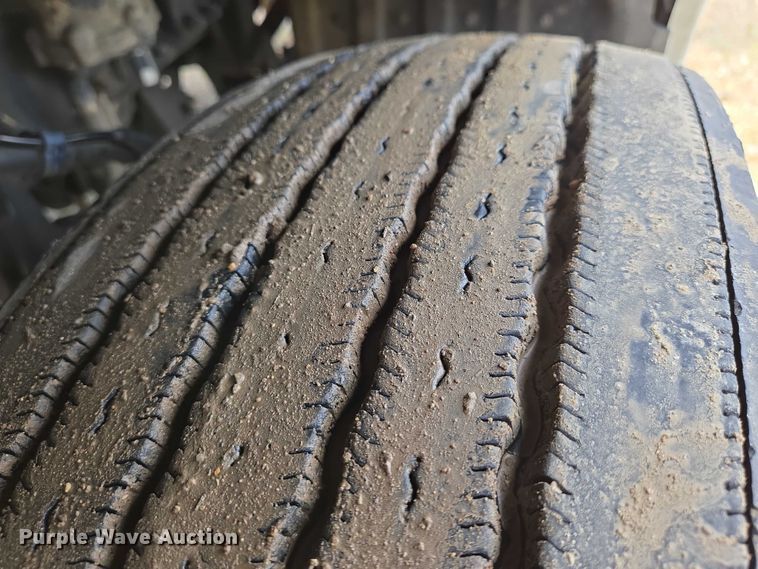 image for item EN8038 2017 Kenworth T680 semi truck