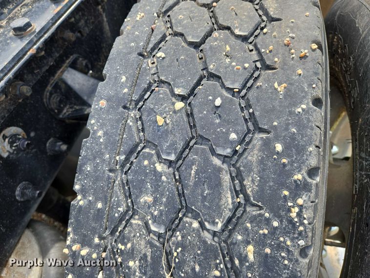 image for item EN8038 2017 Kenworth T680 semi truck