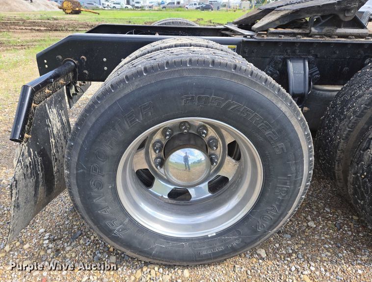 image for item EN8038 2017 Kenworth T680 semi truck