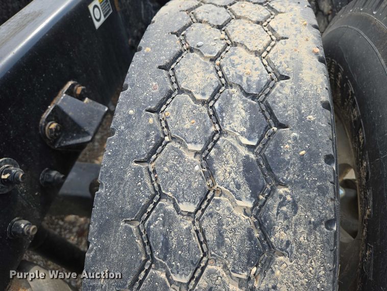 image for item EN8038 2017 Kenworth T680 semi truck