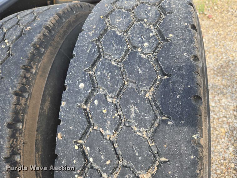 image for item EN8038 2017 Kenworth T680 semi truck