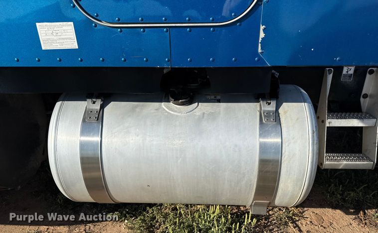 image for item EP0584 2016 Peterbilt 579 semi truck