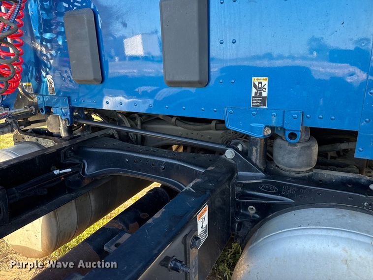 image for item EP0584 2016 Peterbilt 579 semi truck