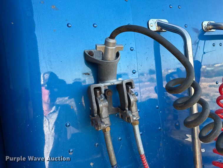 image for item EP0584 2016 Peterbilt 579 semi truck