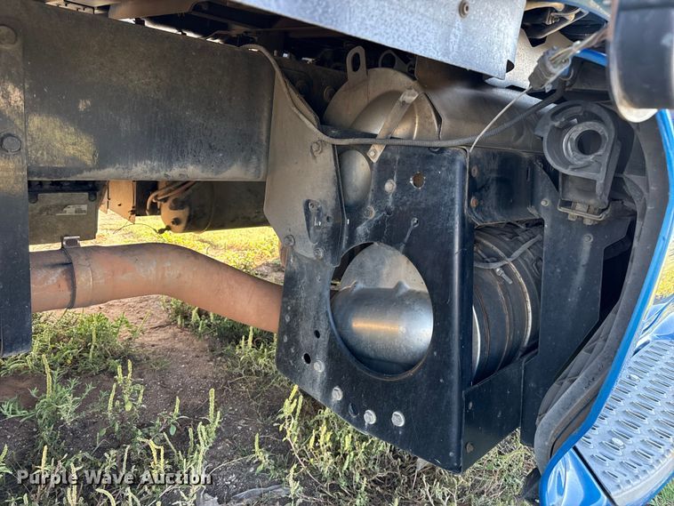 image for item EP0584 2016 Peterbilt 579 semi truck