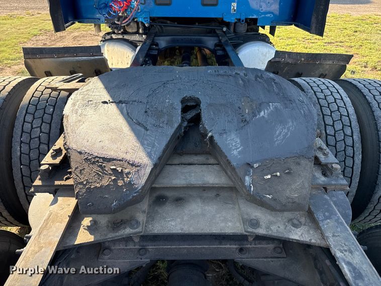 image for item EP0584 2016 Peterbilt 579 semi truck