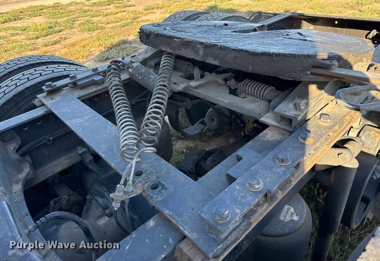 image for item EP0584 2016 Peterbilt 579 semi truck