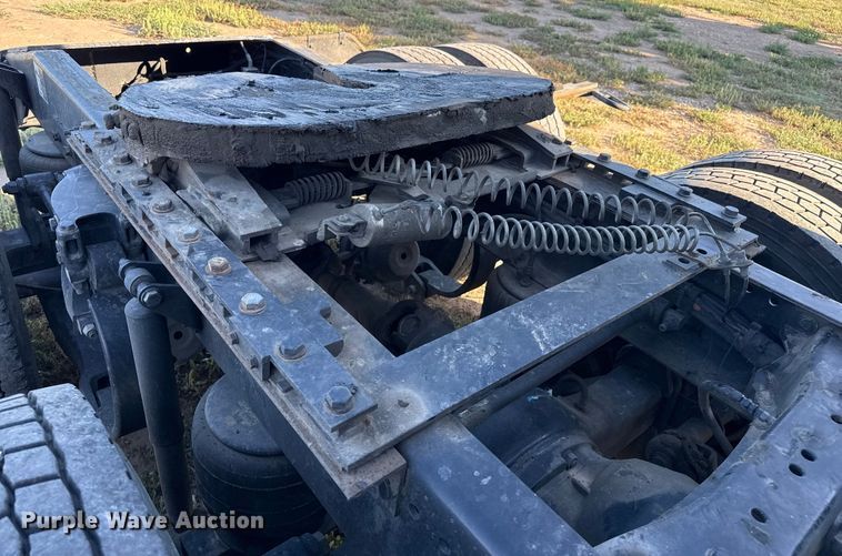 image for item EP0584 2016 Peterbilt 579 semi truck