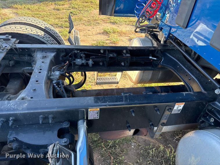 image for item EP0584 2016 Peterbilt 579 semi truck