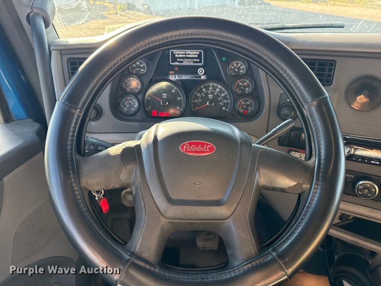 image for item EP0584 2016 Peterbilt 579 semi truck