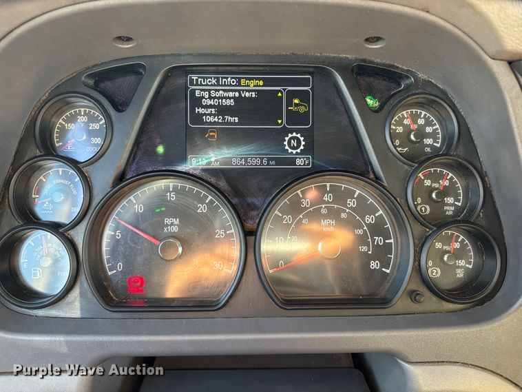 image for item EP0584 2016 Peterbilt 579 semi truck