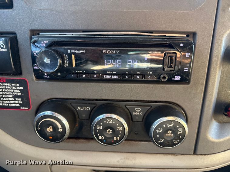 image for item EP0584 2016 Peterbilt 579 semi truck