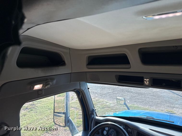 image for item EP0584 2016 Peterbilt 579 semi truck