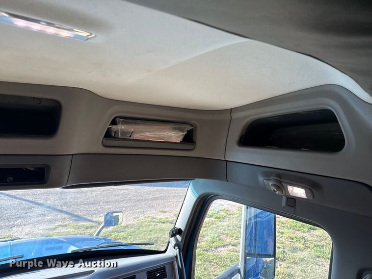 image for item EP0584 2016 Peterbilt 579 semi truck