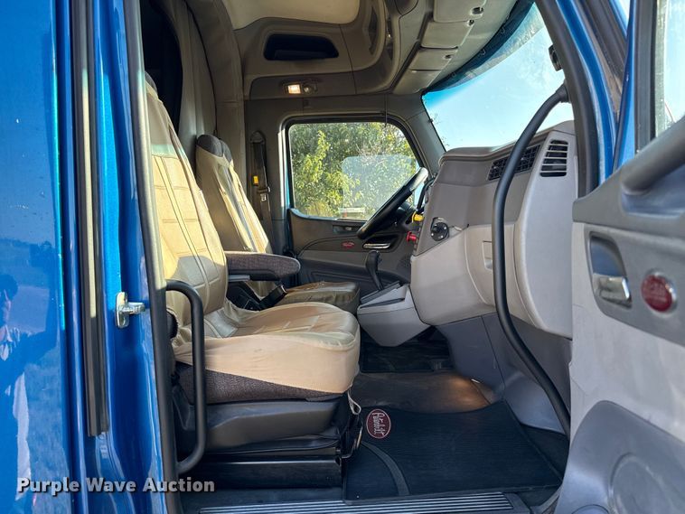 image for item EP0584 2016 Peterbilt 579 semi truck