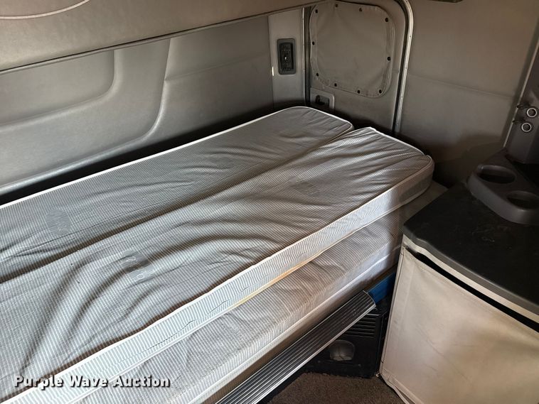 image for item EP0584 2016 Peterbilt 579 semi truck