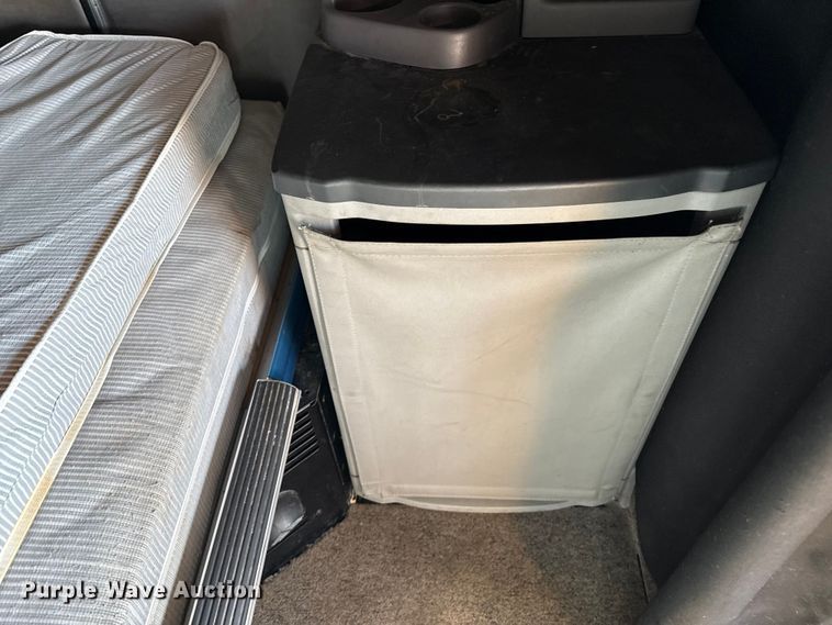 image for item EP0584 2016 Peterbilt 579 semi truck