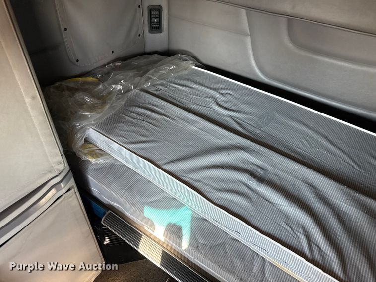 image for item EP0584 2016 Peterbilt 579 semi truck