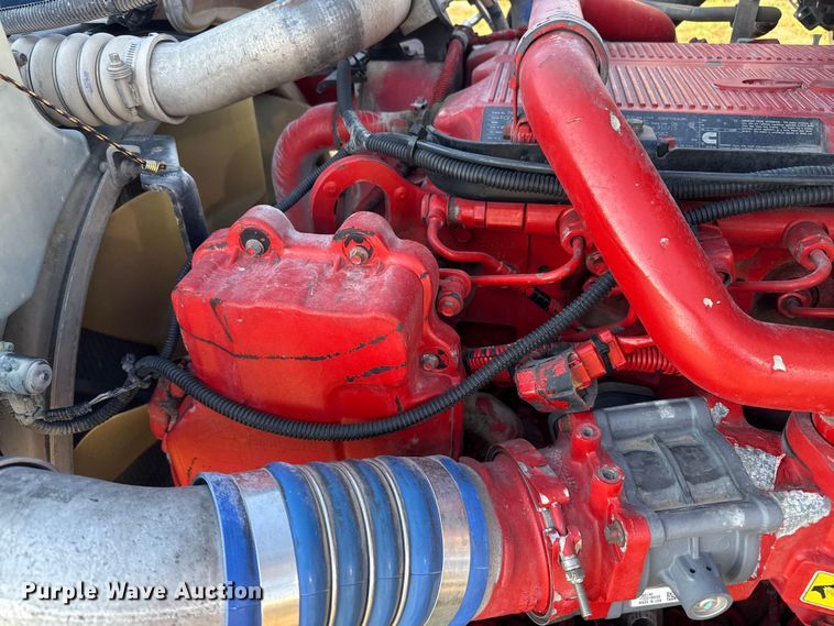 image for item EP0584 2016 Peterbilt 579 semi truck