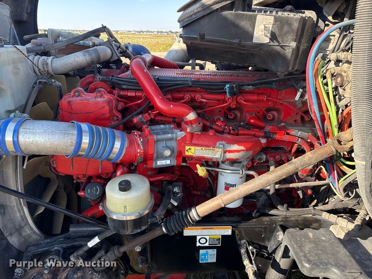 image for item EP0584 2016 Peterbilt 579 semi truck