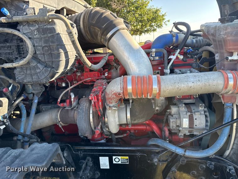 image for item EP0584 2016 Peterbilt 579 semi truck