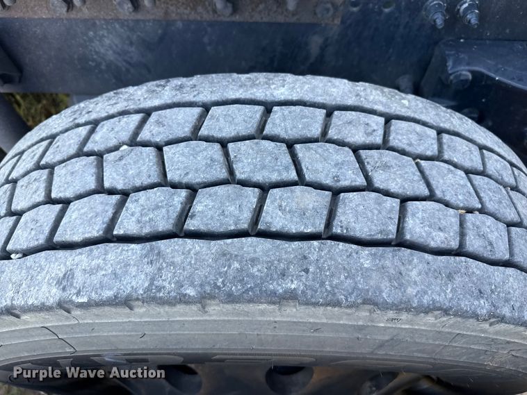 image for item EP0584 2016 Peterbilt 579 semi truck