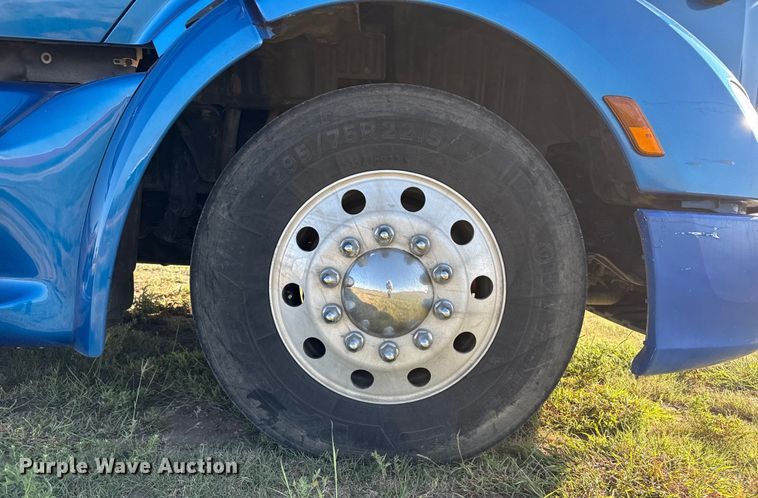 image for item EP0584 2016 Peterbilt 579 semi truck