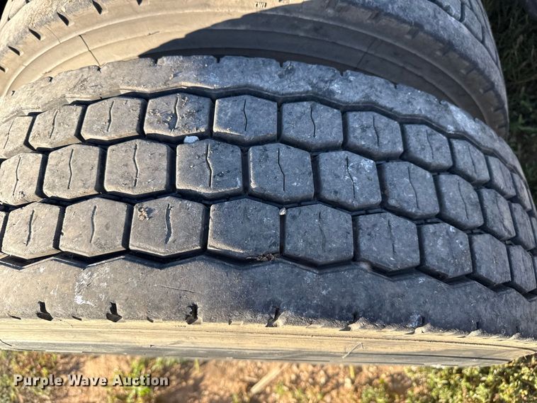 image for item EP0584 2016 Peterbilt 579 semi truck