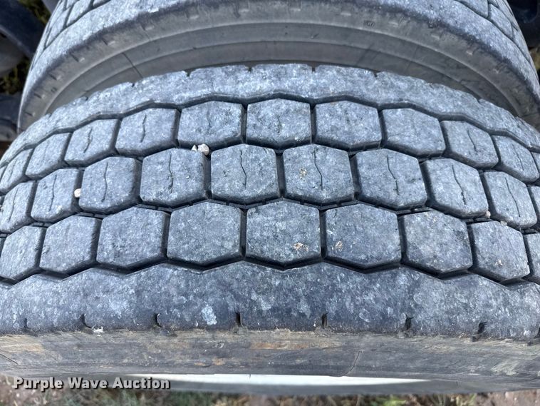 image for item EP0584 2016 Peterbilt 579 semi truck