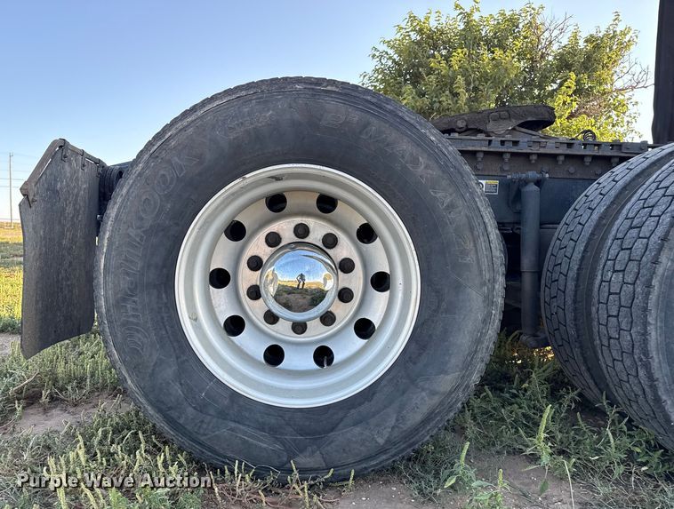 image for item EP0584 2016 Peterbilt 579 semi truck