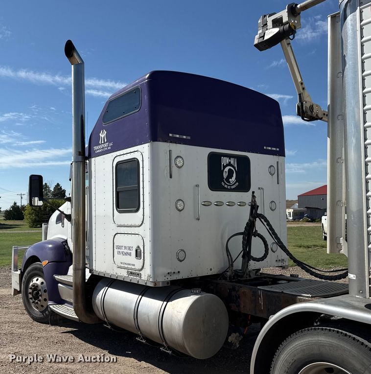 image for item EP0600 2009 Kenworth T600 semi truck