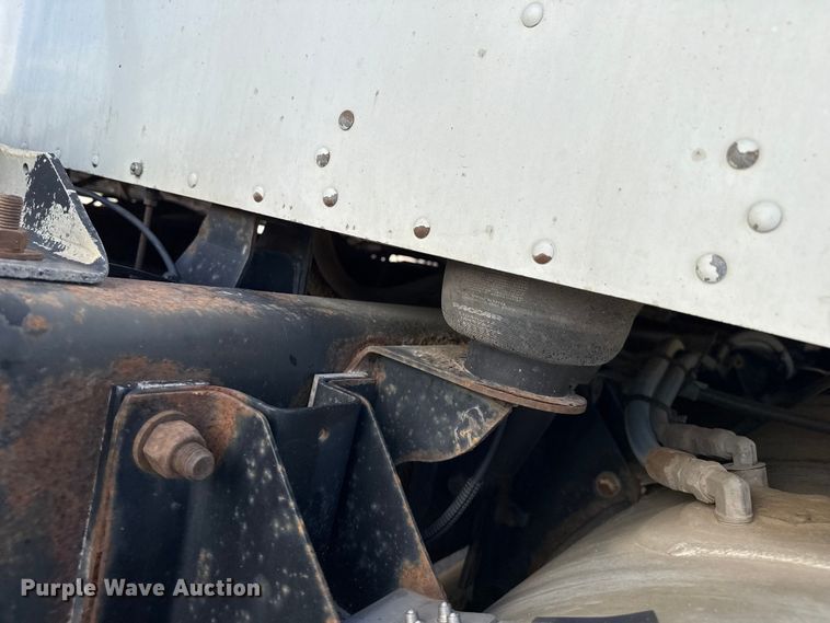 image for item EP0600 2009 Kenworth T600 semi truck