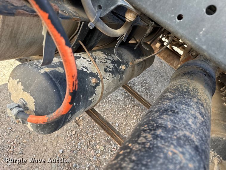 image for item EP0600 2009 Kenworth T600 semi truck