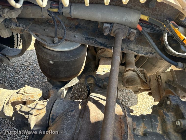 image for item EP0600 2009 Kenworth T600 semi truck