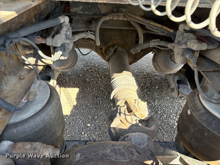 image for item EP0600 2009 Kenworth T600 semi truck