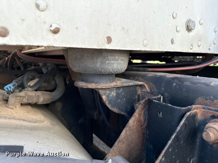 image for item EP0600 2009 Kenworth T600 semi truck