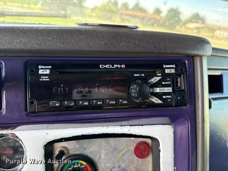 image for item EP0600 2009 Kenworth T600 semi truck