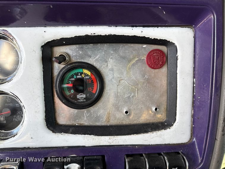 image for item EP0600 2009 Kenworth T600 semi truck