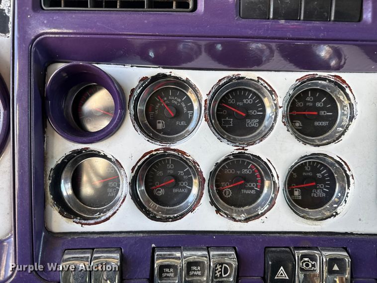 image for item EP0600 2009 Kenworth T600 semi truck