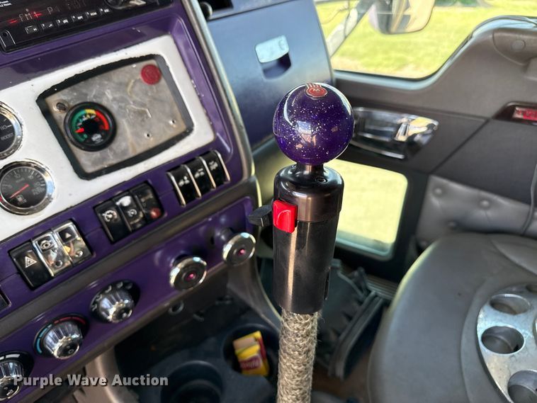 image for item EP0600 2009 Kenworth T600 semi truck